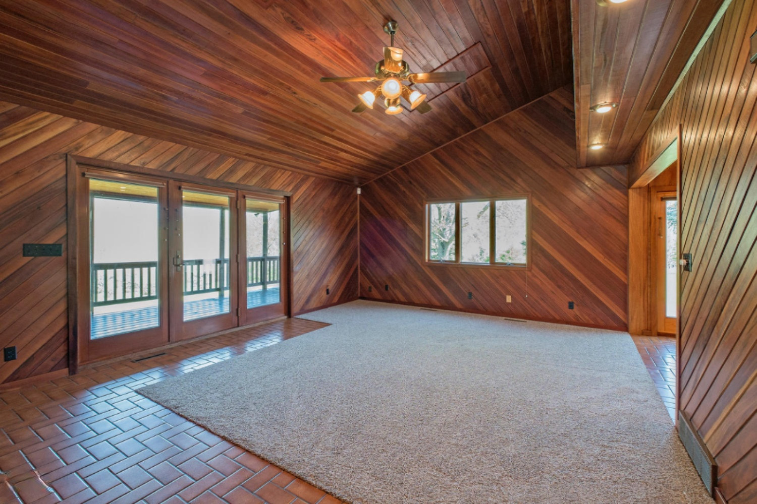 2780 Wolf Road Eau Claire, MI 49111 - Photo 22 of 56 Living Room