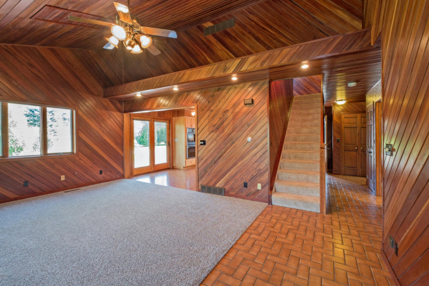 2780 Wolf Road Eau Claire, MI 49111 - Photo 24 of 56 Living Room