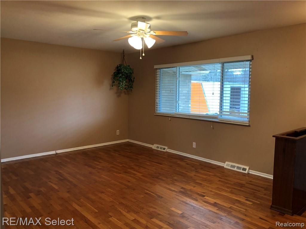 6267 East Pierson Road Flint, MI 48506 - Photo 11 of 34 IMG_7596.JPG