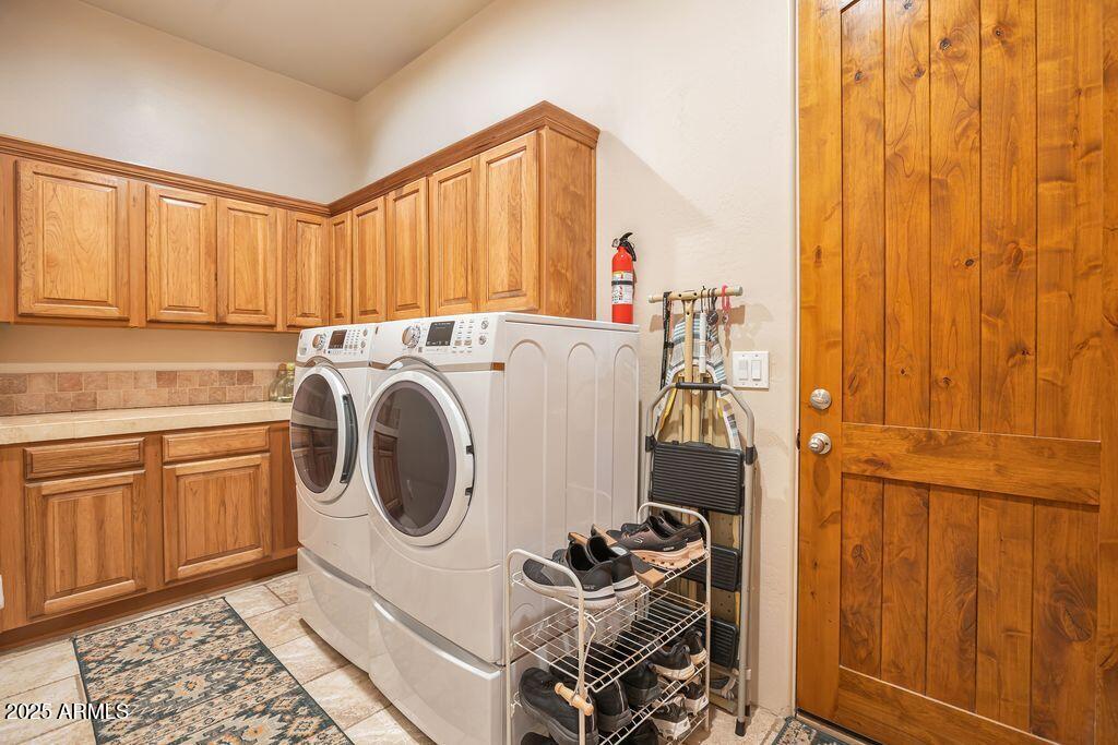 1053 East Maddock Road Phoenix, AZ 85086 - Photo 19 of 60 a utility room with sink dryer and washer