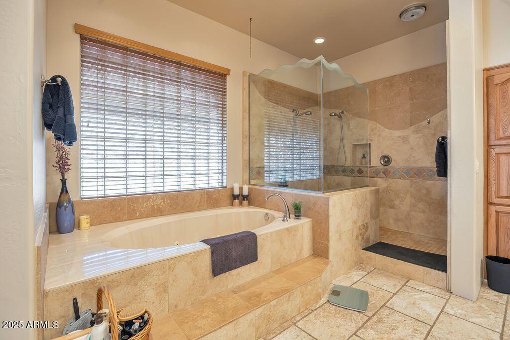1053 East Maddock Road Phoenix, AZ 85086 - Photo 27 of 60 a spacious bathroom with sink shower and bathtub