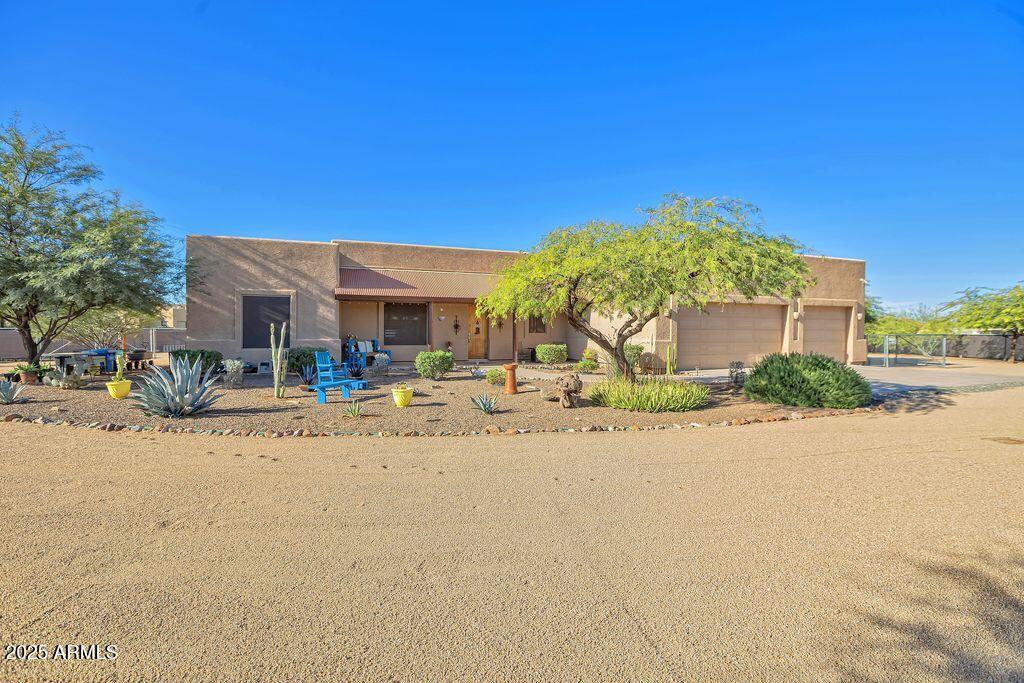 1053 East Maddock Road Phoenix, AZ 85086 - Photo 2 of 60 a view of a house with a snow on the road