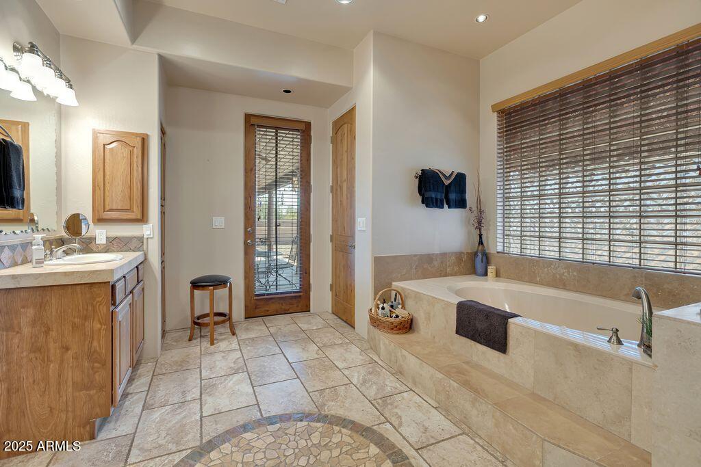 1053 East Maddock Road Phoenix, AZ 85086 - Photo 28 of 60 a spacious bathroom with a tub sink and mirror
