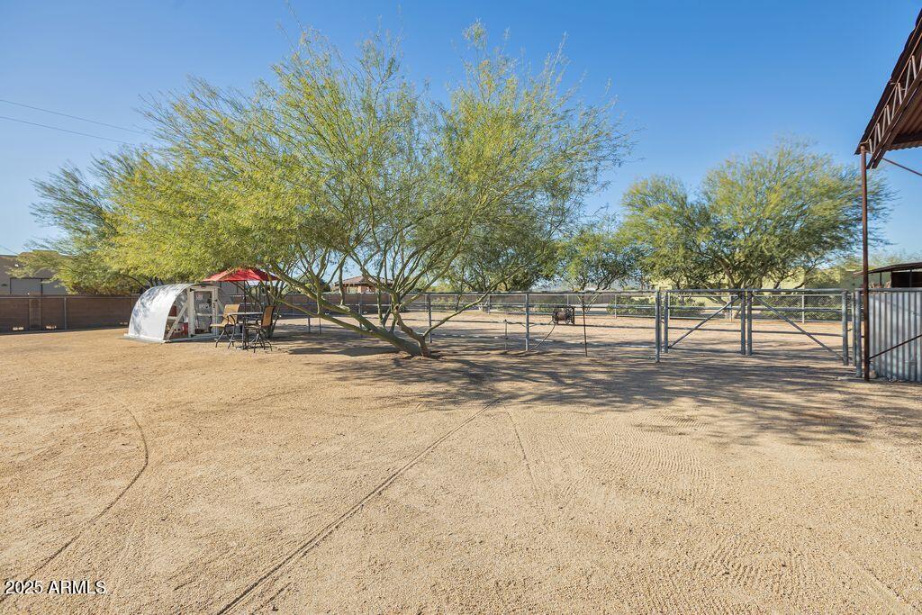 1053 East Maddock Road Phoenix, AZ 85086 - Photo 40 of 60 a view of a yard