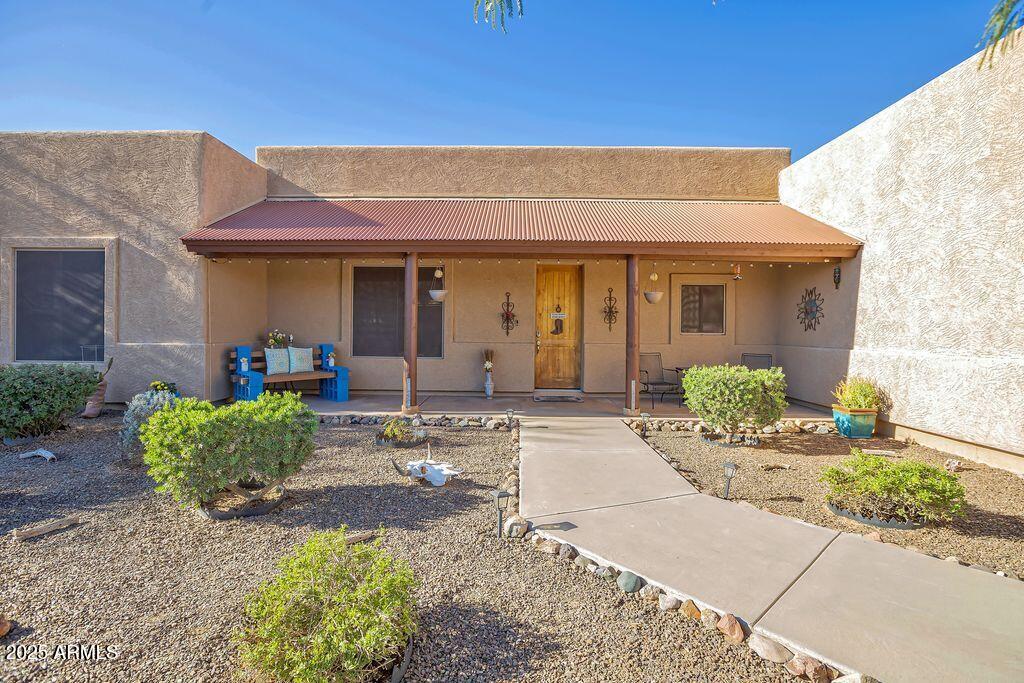 1053 East Maddock Road Phoenix, AZ 85086 - Photo 5 of 60 a front view of a house with garden