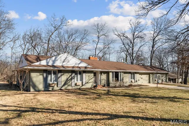 $450,000 | 17 Denzel Drive, Greenville, IL 62246