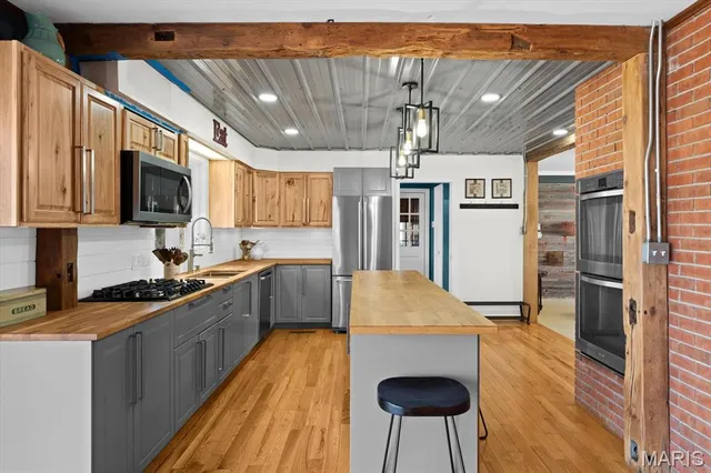 $450,000 | 17 Denzel Drive, Greenville, IL 62246