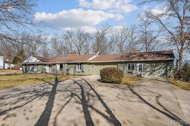 $450,000 | 17 Denzel Drive, Greenville, IL 62246