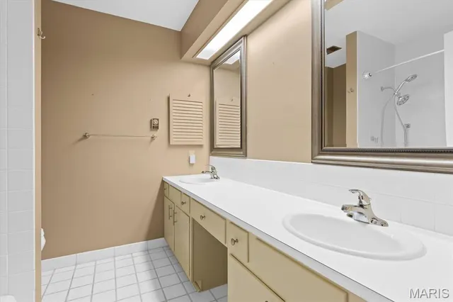 $450,000 | 17 Denzel Drive, Greenville, IL 62246