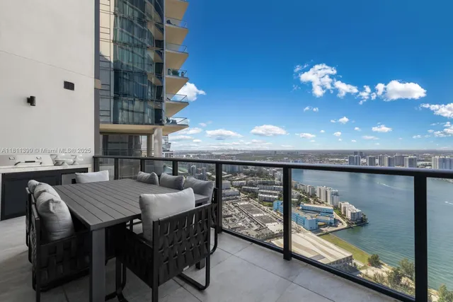 $5,850,000 | 18555 Collins Avenue, Unit 4603, Sunny Isles Beach, FL 33160