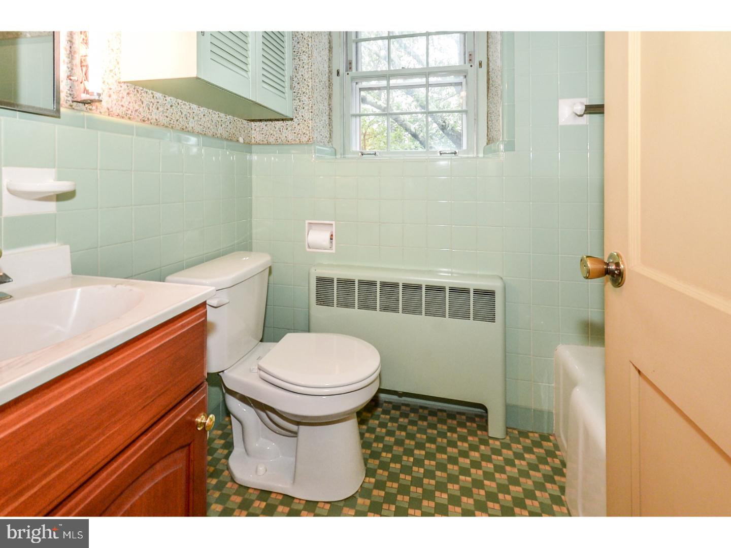 37 Meade Road Ambler, PA 19002 - Photo 17 of 25 Bathroom