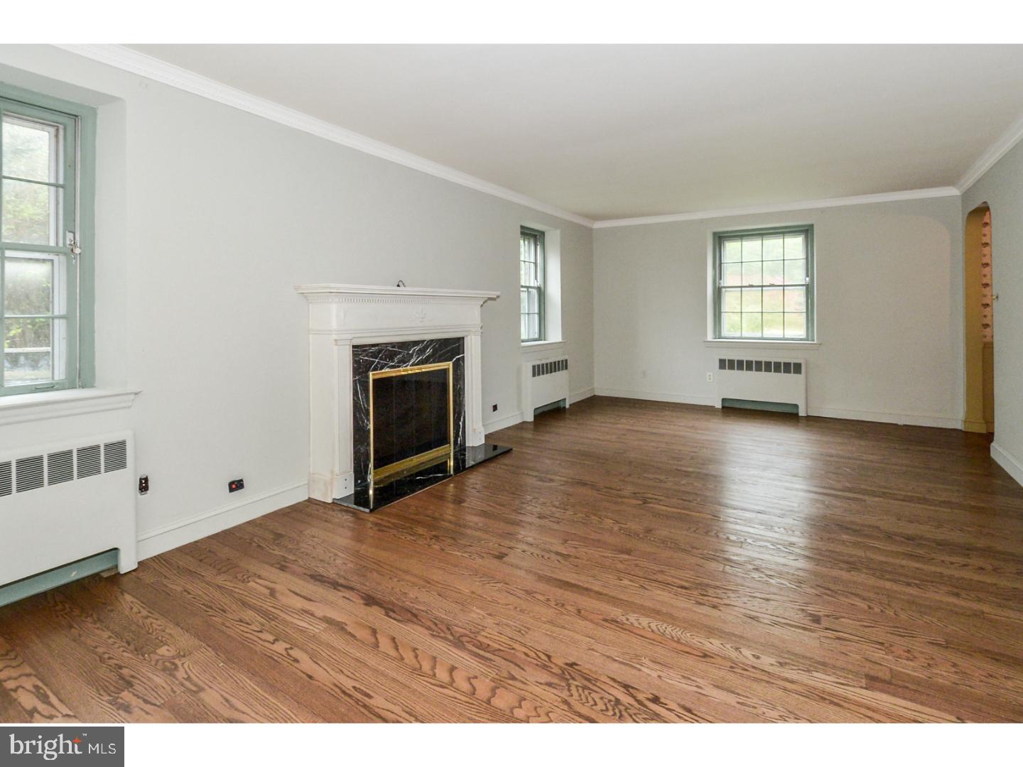 37 Meade Road Ambler, PA 19002 - Photo 4 of 25 Living Room