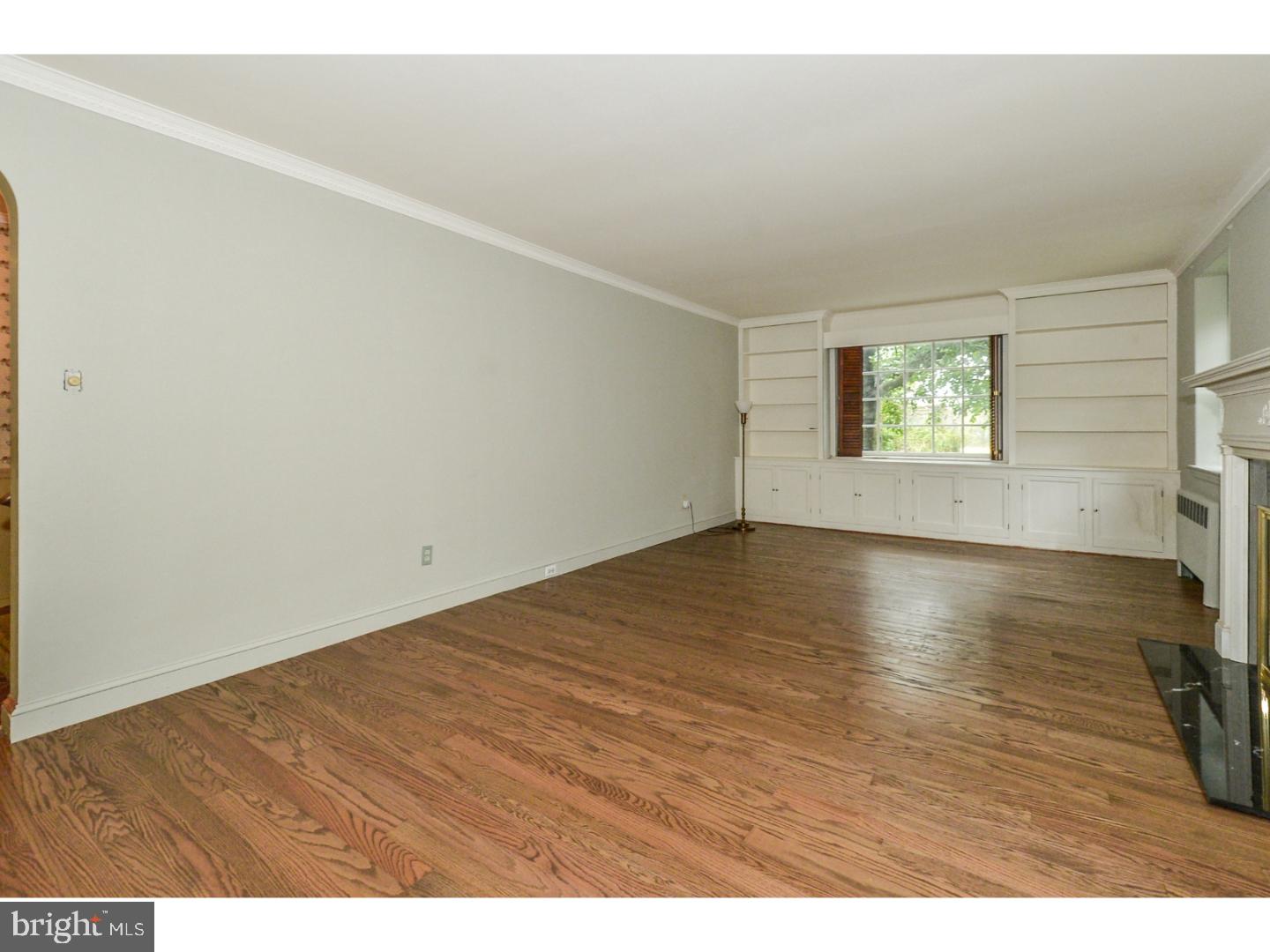 37 Meade Road Ambler, PA 19002 - Photo 6 of 25 Living Room