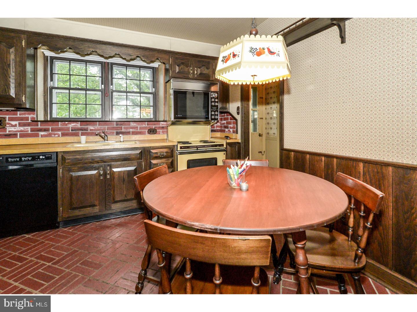 37 Meade Road Ambler, PA 19002 - Photo 9 of 25 Kitchen