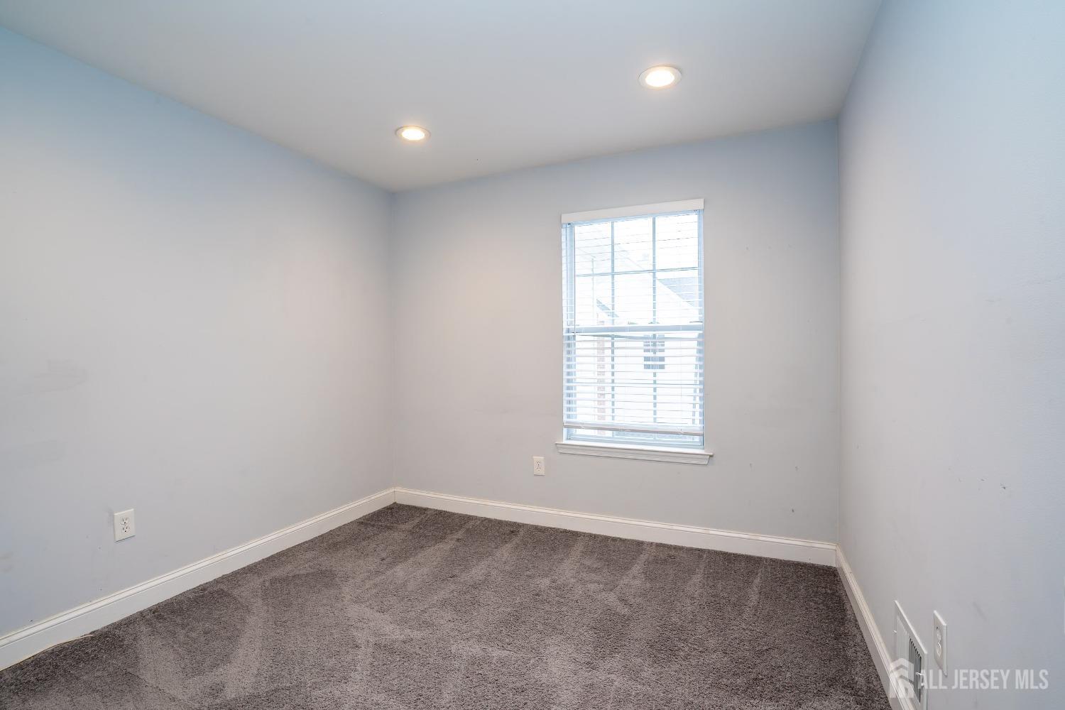 1413 Plymouth Road North Brunswick, NJ 08902 - Photo 21 of 35