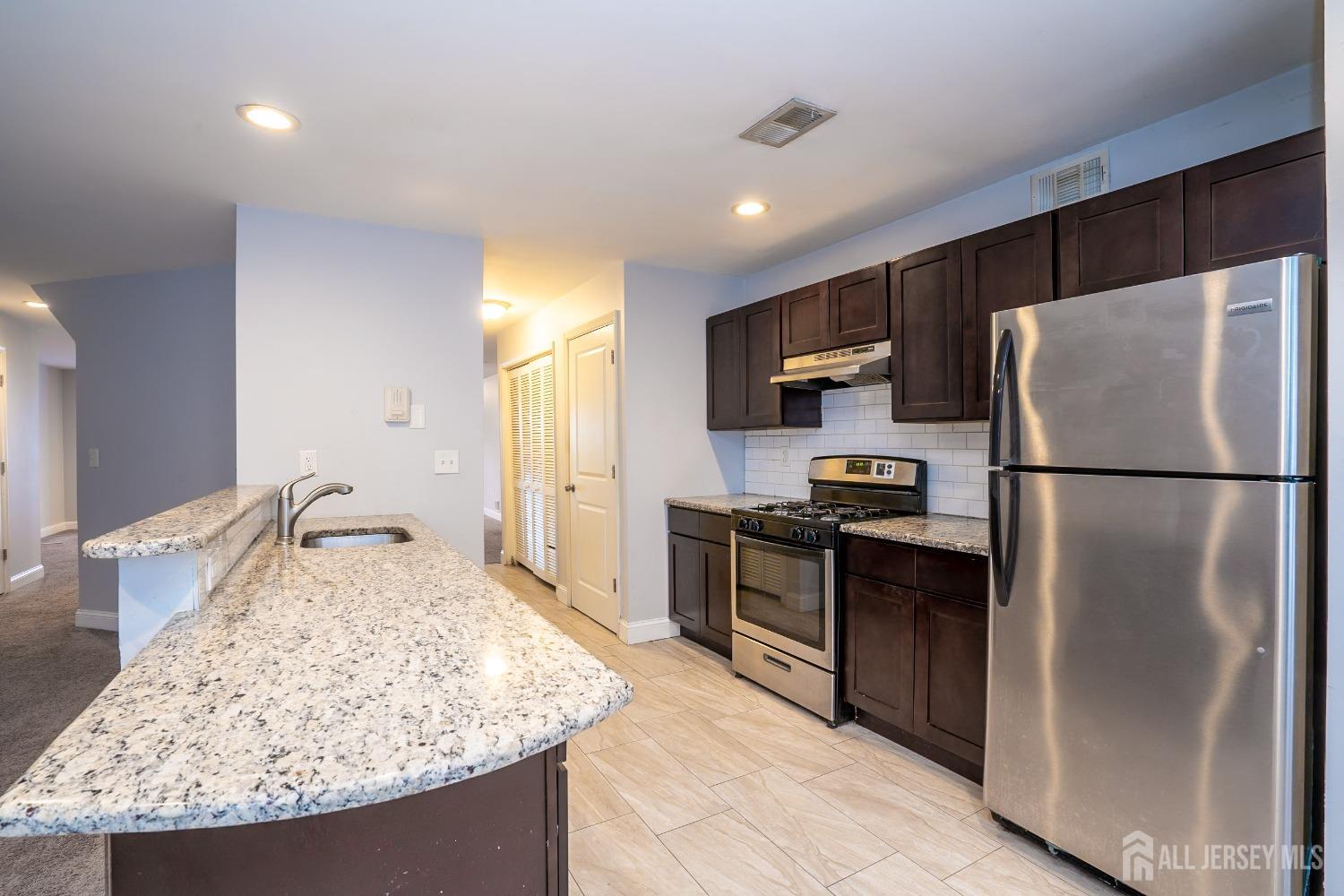1413 Plymouth Road North Brunswick, NJ 08902 - Photo 4 of 35