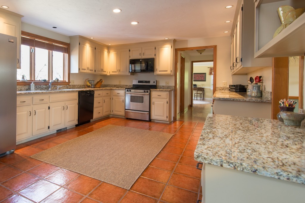 7 Benson Road Hopkinton, MA 01748 - Photo 4 of 29 Gallery Image 4