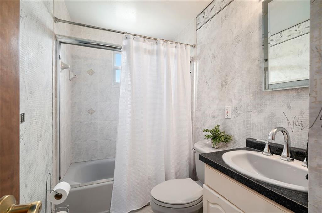 3500 Willett Road Pittsburgh, PA 15227 - Photo 17 of 31 Main floor full bathroom