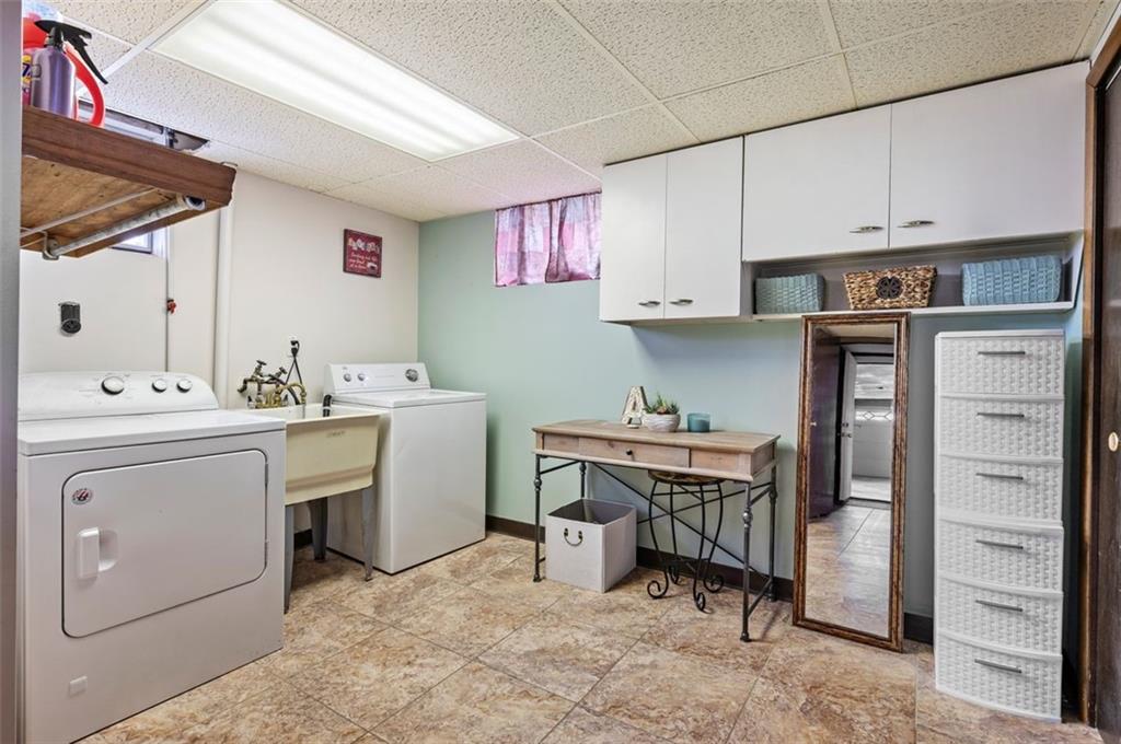 3500 Willett Road Pittsburgh, PA 15227 - Photo 21 of 31 HUGE separate laundry room