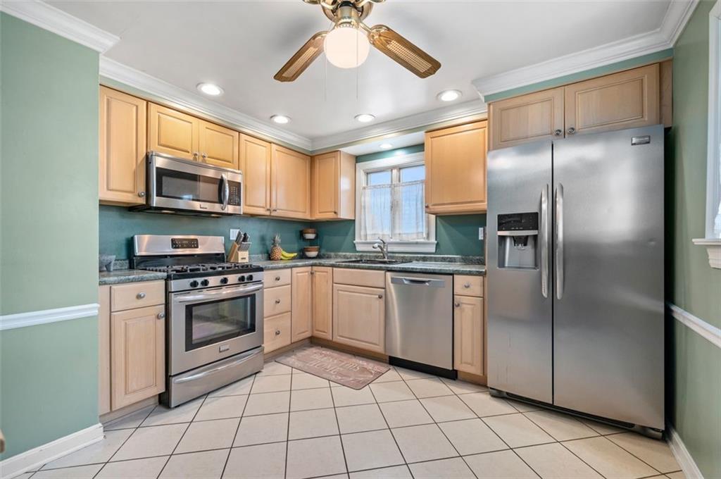 3500 Willett Road Pittsburgh, PA 15227 - Photo 8 of 31 Spacious kitchen with stainless steel appliances