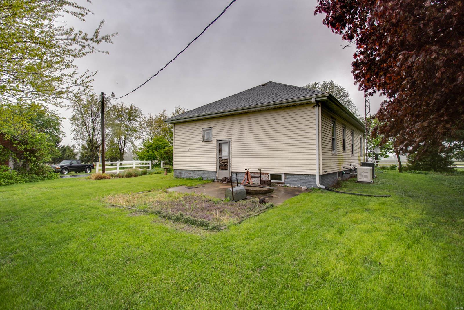 23698 State Rte 4 Carlinville, IL 62626 - Photo 25 of 27