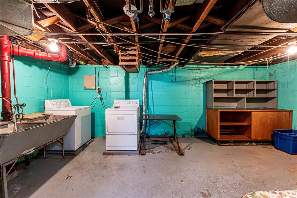 523 Beulah Road Pittsburgh, PA 15235 - Photo 29 of 36 a view of a room with workspace