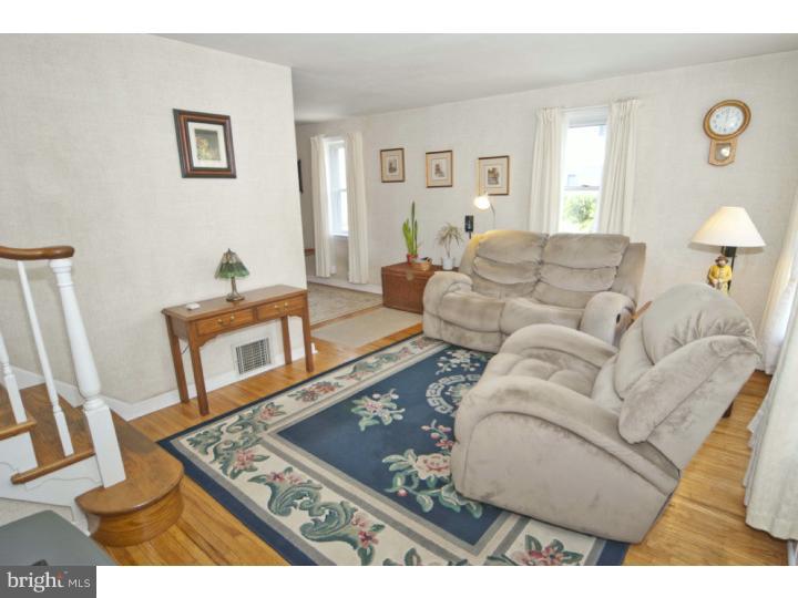 8586 Old Line Road Philadelphia, PA 19128 - Photo 6 of 25 Living Room