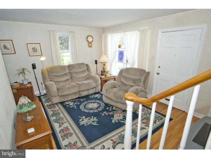 8586 Old Line Road Philadelphia, PA 19128 - Photo 7 of 25 Living Room