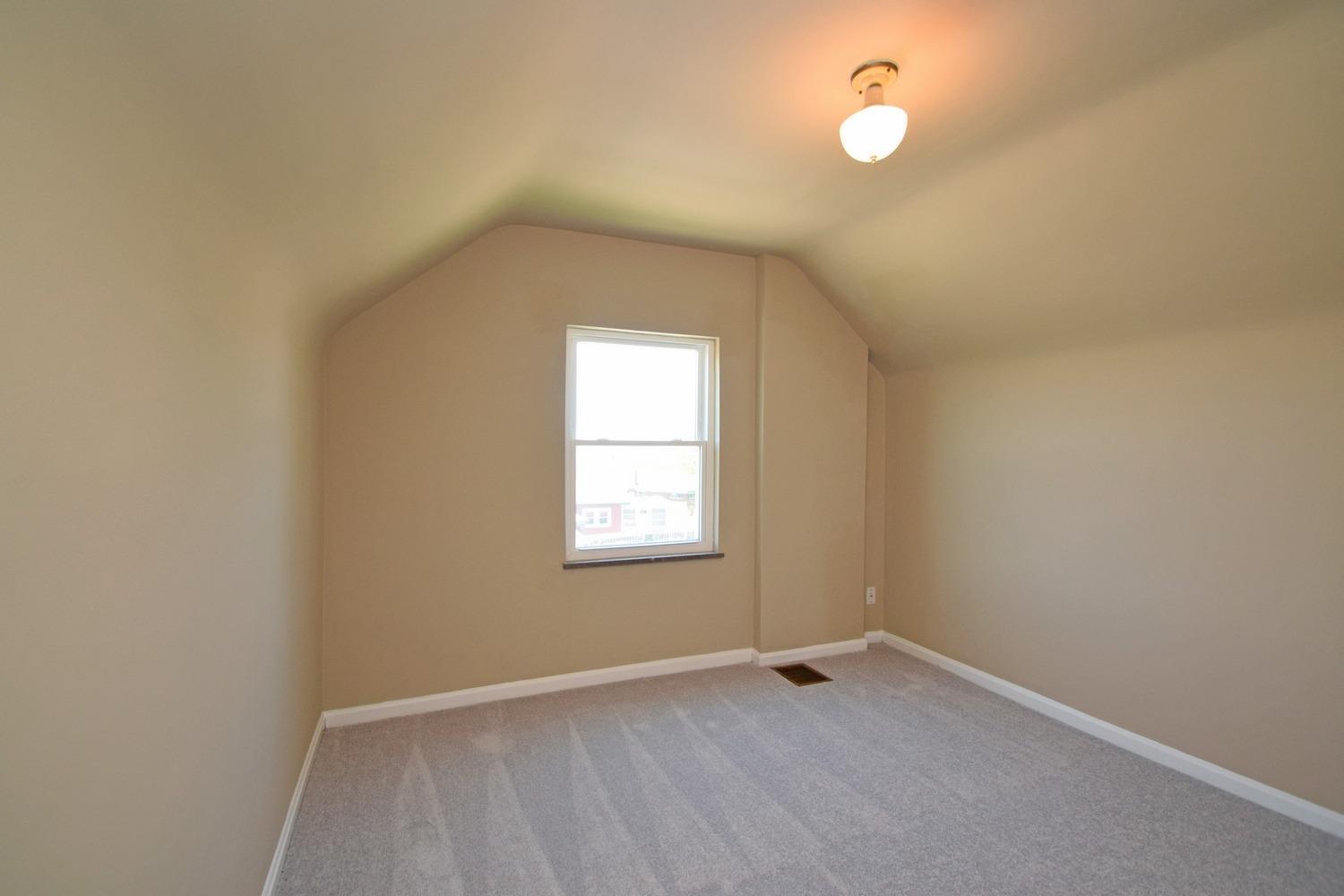 2460 East Galbraith Road Reading, OH 45237 - Photo 5 of 27