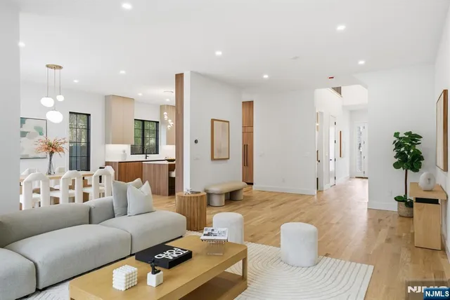 $1,749,000 | 5 Cedar Court, Demarest, NJ 07627