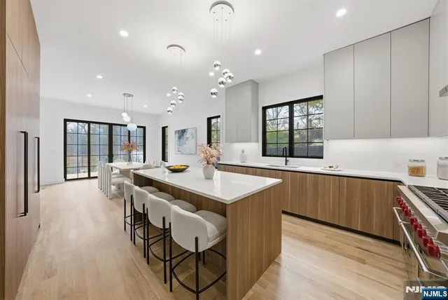 $1,749,000 | 5 Cedar Court, Demarest, NJ 07627