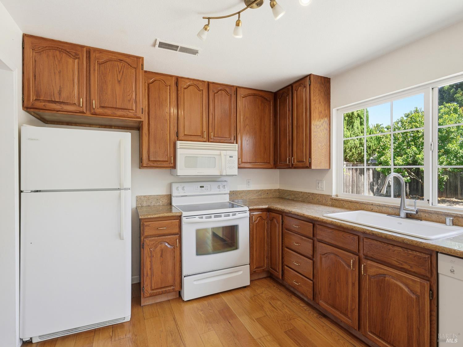 8460 Lancaster Drive Rohnert Park, CA 94928 - Photo 7 of 45