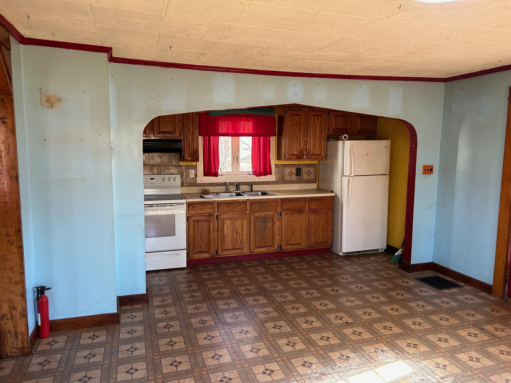 16 Proulx Court Springvale, ME 04083 - Photo 2 of 17 IMG_9892