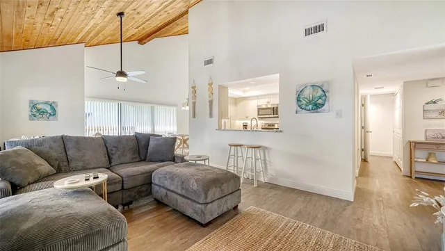 $2,100 | 3017 Willow Green Drive, Unit 18, Sarasota, FL 34235