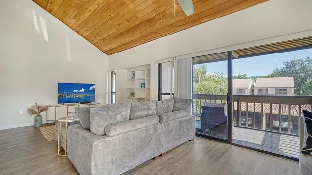 $2,100 | 3017 Willow Green Drive, Unit 18, Sarasota, FL 34235