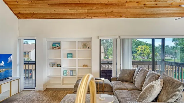 $2,100 | 3017 Willow Green Drive, Unit 18, Sarasota, FL 34235