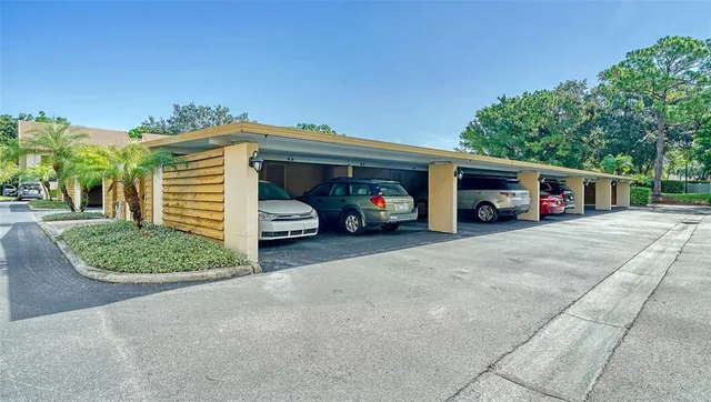 $2,100 | 3017 Willow Green Drive, Unit 18, Sarasota, FL 34235