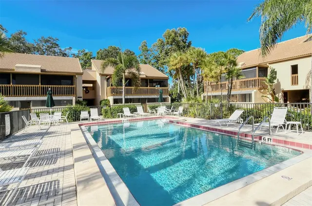 $2,100 | 3017 Willow Green Drive, Unit 18, Sarasota, FL 34235
