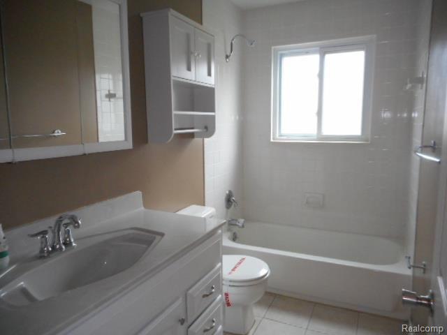 31317 Hayes Road Warren, MI 48088 - Photo 33 of 35 DSCN4826.jpg
