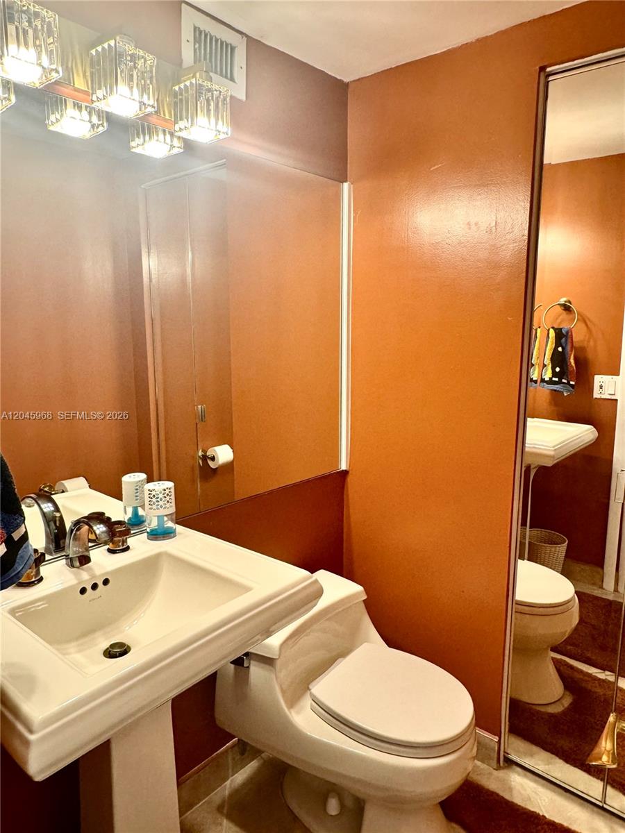 400 North Surf Road, Unit RGB Hollywood, FL 33019 - Photo 13 of 20 HALF BATH UPDATED