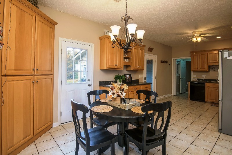 987 Boynton Valley Road Manchester, TN 37355 - Photo 11 of 38 a view of a dining room with furniture and chandelier