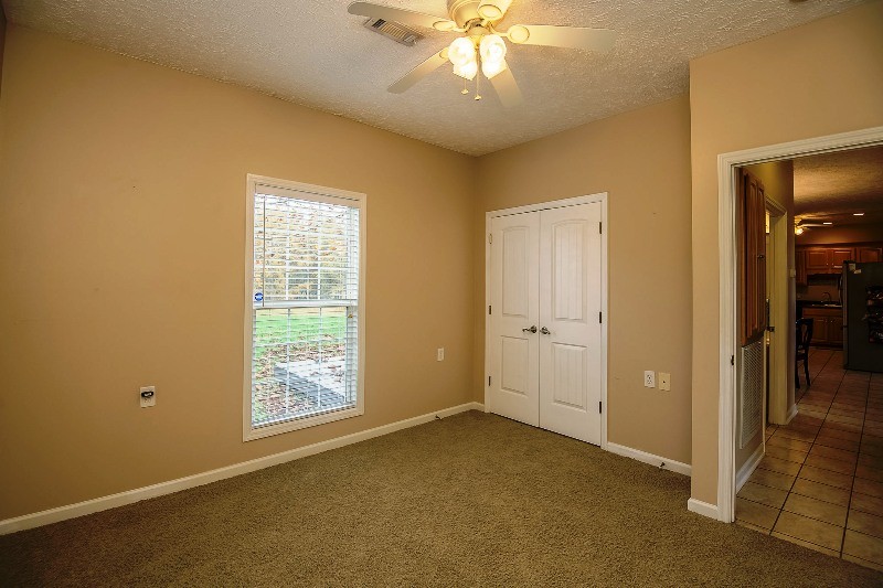 987 Boynton Valley Road Manchester, TN 37355 - Photo 18 of 38 an empty room with fan and windows