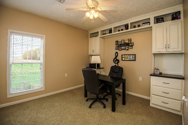 987 Boynton Valley Road Manchester, TN 37355 - Photo 20 of 38 a workspace with chandelier