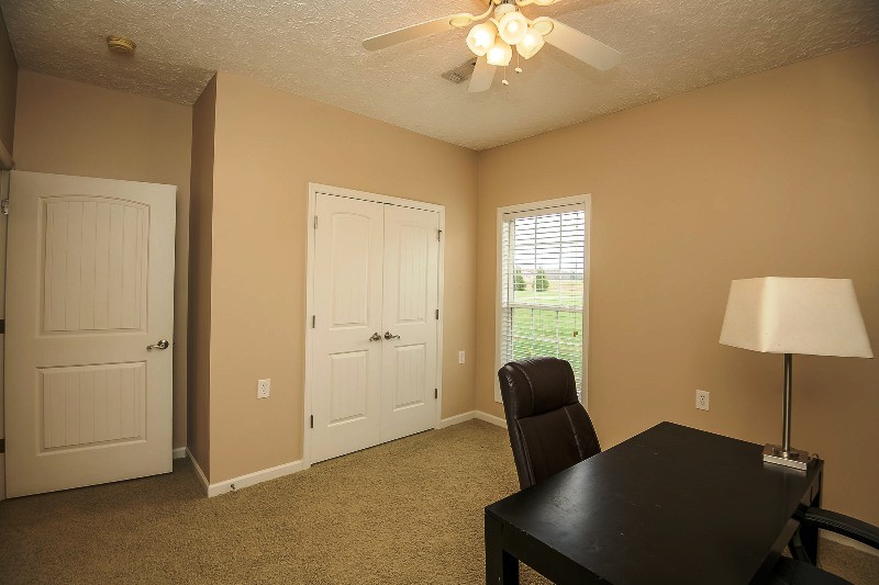 987 Boynton Valley Road Manchester, TN 37355 - Photo 21 of 38 a view of a livingroom with furniture and a window
