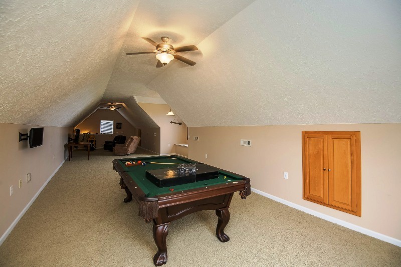 987 Boynton Valley Road Manchester, TN 37355 - Photo 26 of 38 a living room with furniture and a table