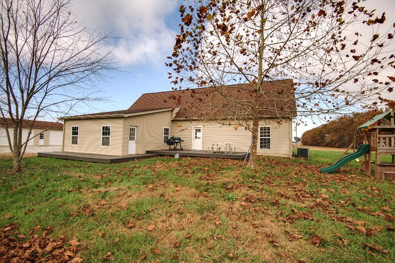 987 Boynton Valley Road Manchester, TN 37355 - Photo 28 of 38 a view of a house with a yard