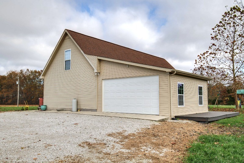 987 Boynton Valley Road Manchester, TN 37355 - Photo 29 of 38 a backyard of a house