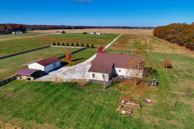 987 Boynton Valley Road Manchester, TN 37355 - Photo 32 of 38 an aerial view of a house with a garden