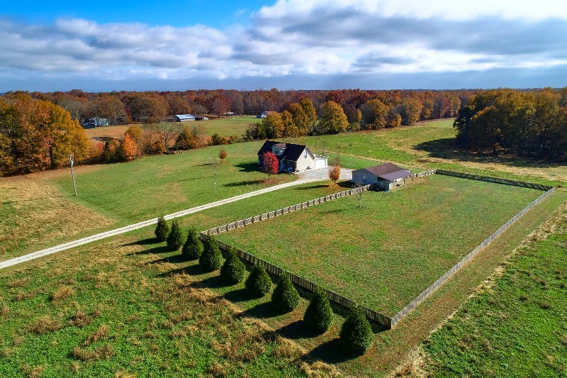 987 Boynton Valley Road Manchester, TN 37355 - Photo 38 of 38 a view of a tennis ground with a big yard