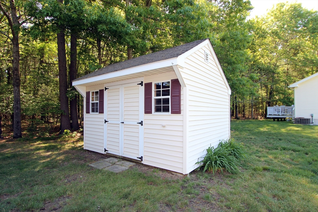507 Crystal Way Middleboro, MA 02346 - Photo 31 of 36